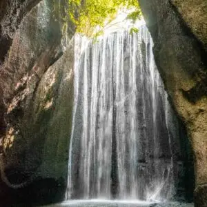 Bali & Gili: avventure tra templi e spiagge tropicali - Giorno 4: Cascate e tradizioni